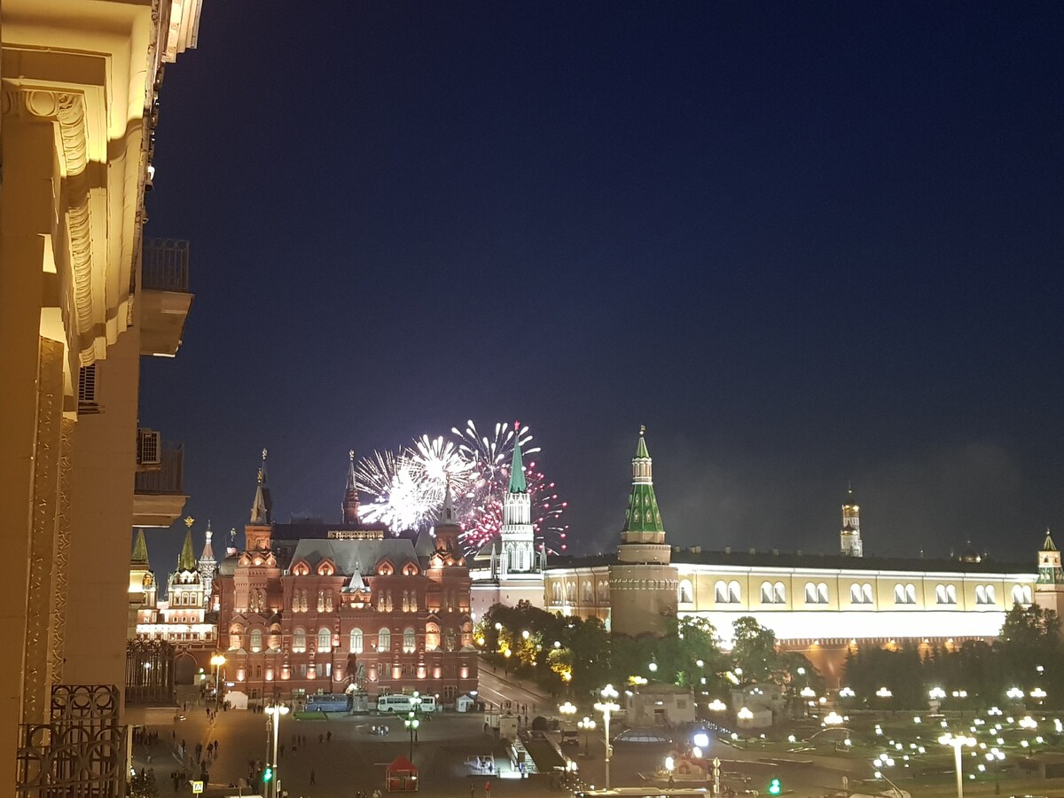 Red Square View Apartment Mòsīkè