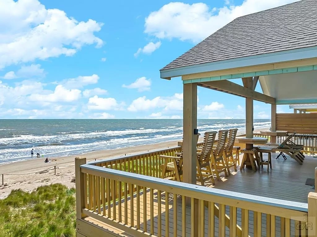 "Seabatical" Beachfront/Oceanview Steps from Beach