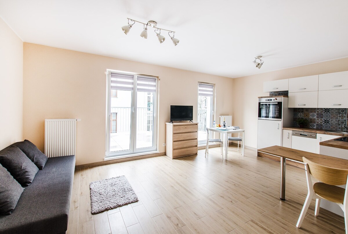 -橙色单间公寓-靠近Rynek的舒适新公寓。