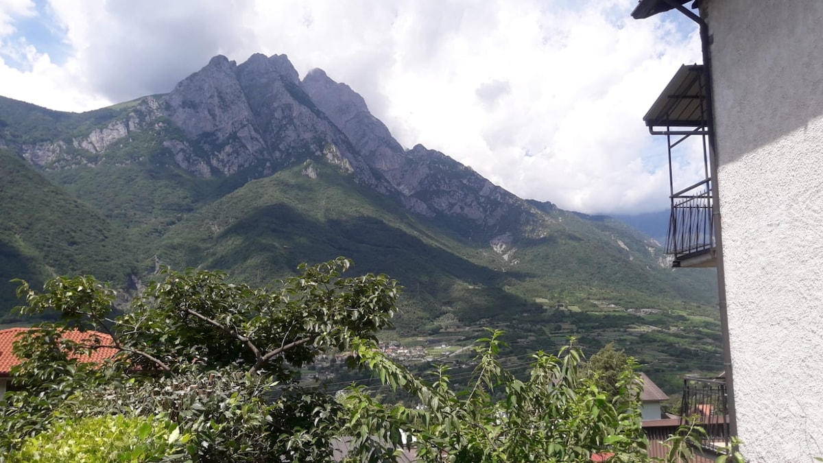 住宿位于Pizzo Badile山（ Mount Pizzo Badile ）下。