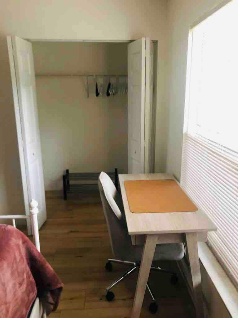 Simple, affordable, cozy, private room in Tampa