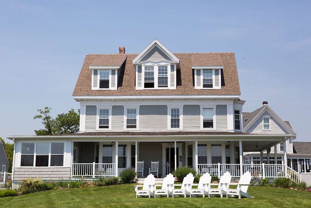 Room 2 - Topside Inn