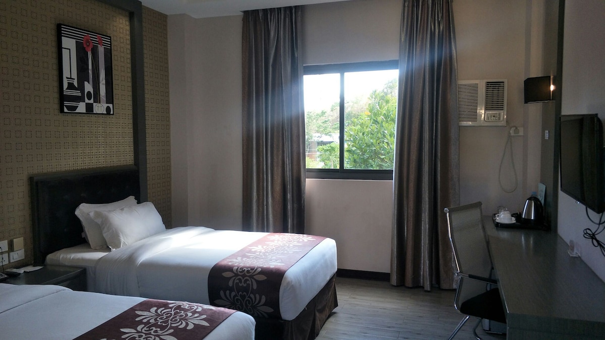 Vienna hotel 3 山景双床房(standard room double bed)