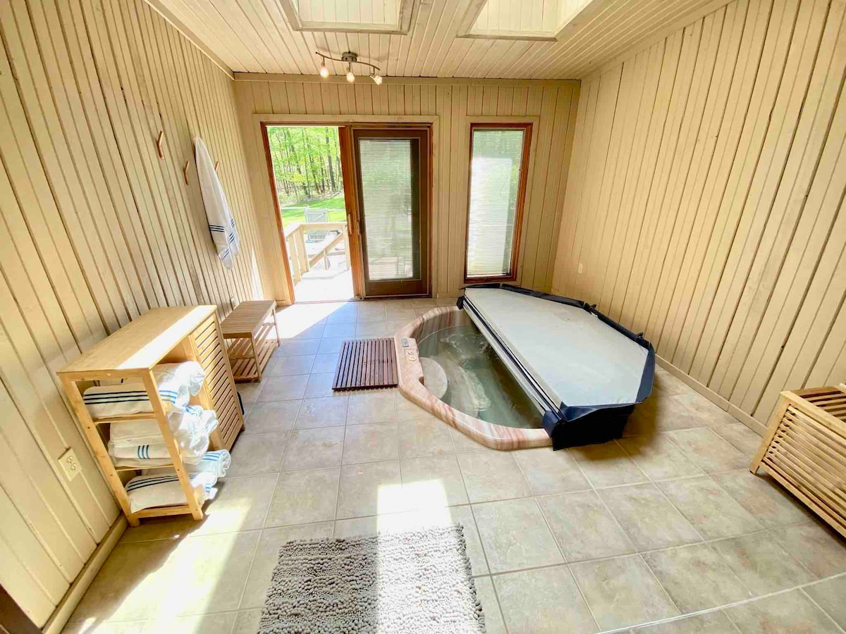 Private Pool and Hot Tub - 10 acre country home