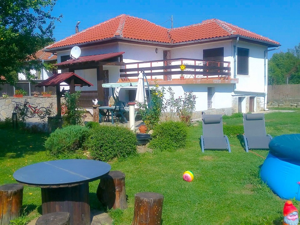 Three bedroom family villa with a garden