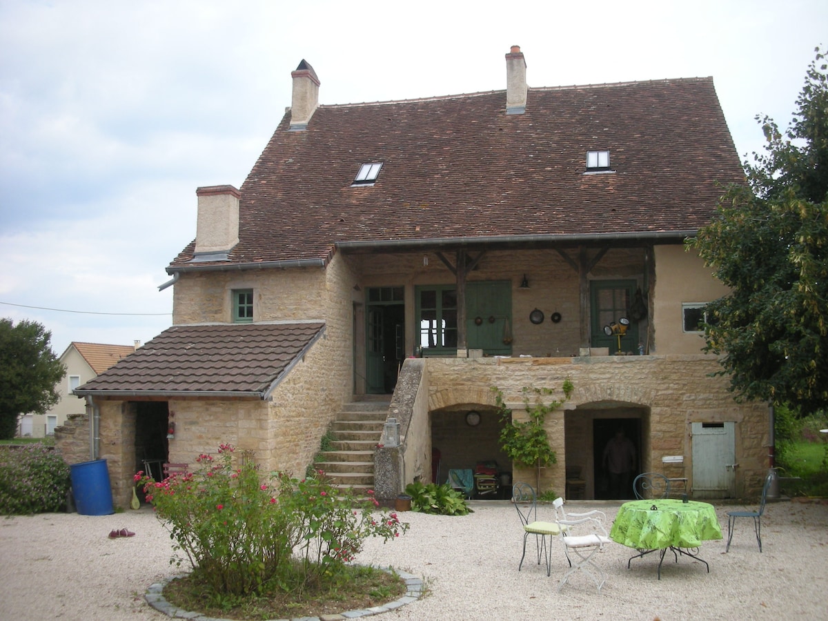 位于法国葡萄酒之乡的300年老农舍