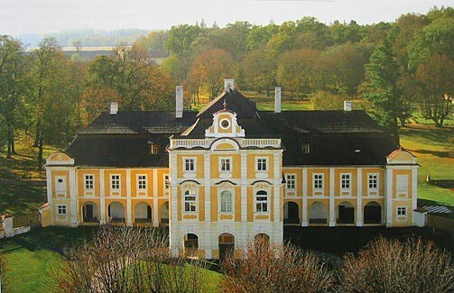 Vilemov城堡的花园亭
