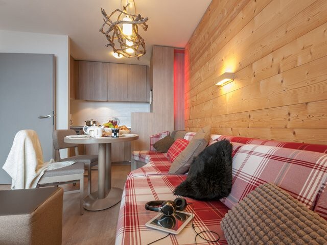 AVORIAZ Apt 4/5, CLOSE TO KINDERGARDEN. ON PISTS