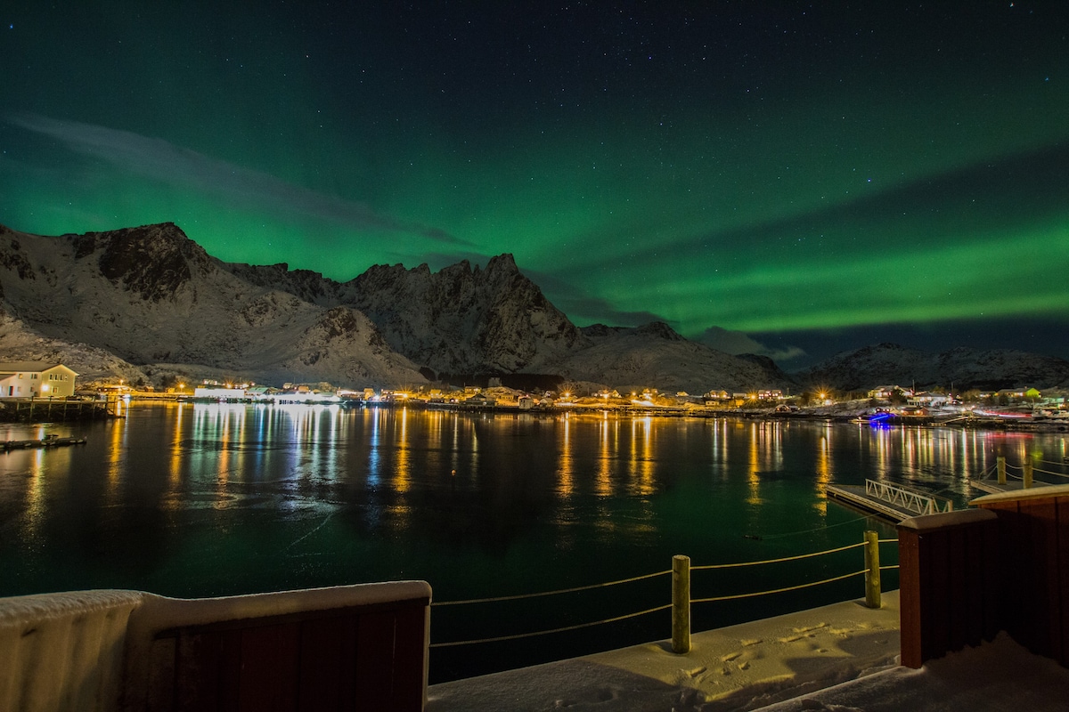 Lofoten Ballstad海滨小木屋