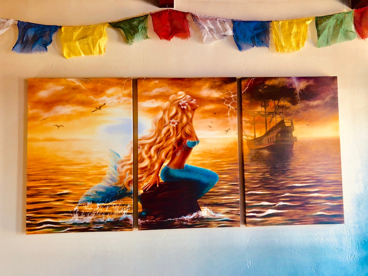 The Mermaid 's Den @ Ocean Blue Beach Studios in PB