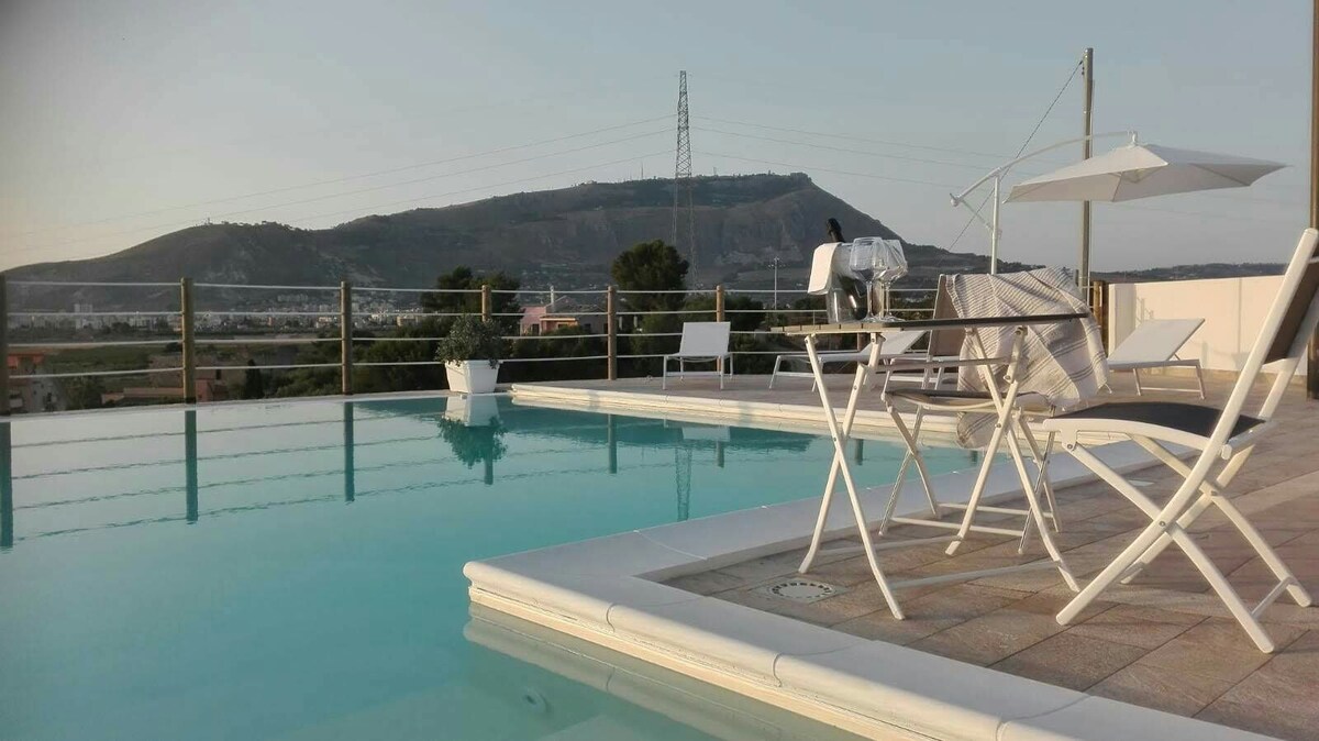 Villa Gioia con piscina e  vista sulle isole Egadi