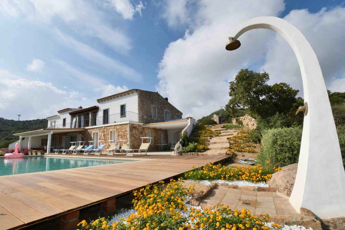 Amaca别墅供暖泳池令人惊叹的美景