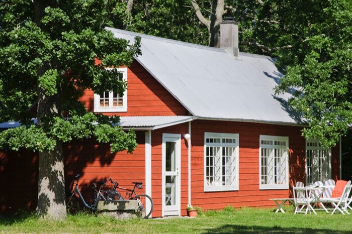 大自然前沿的哥特兰农舍「Hönshuset」