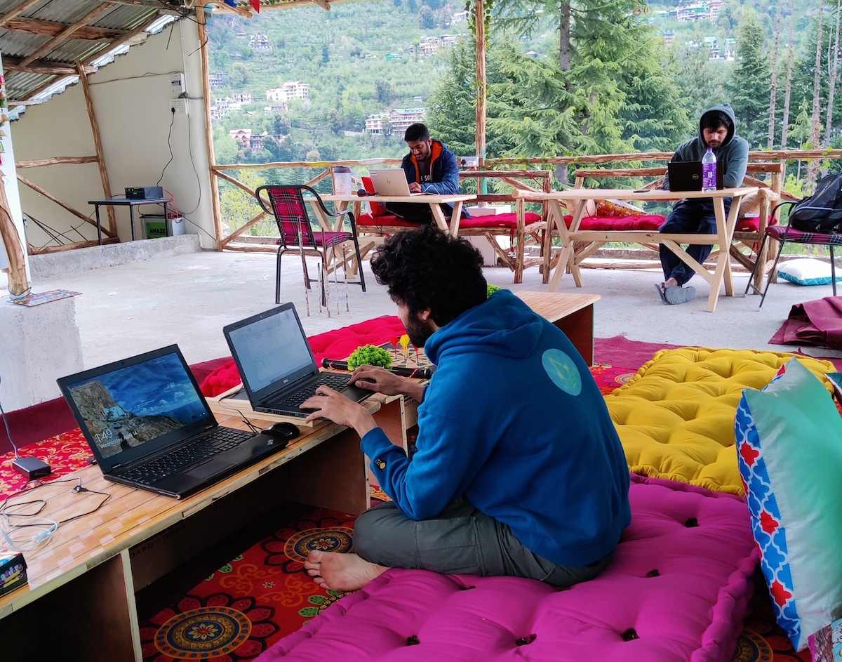 Safar Hostel Manali -Mountain view room with Wi-Fi