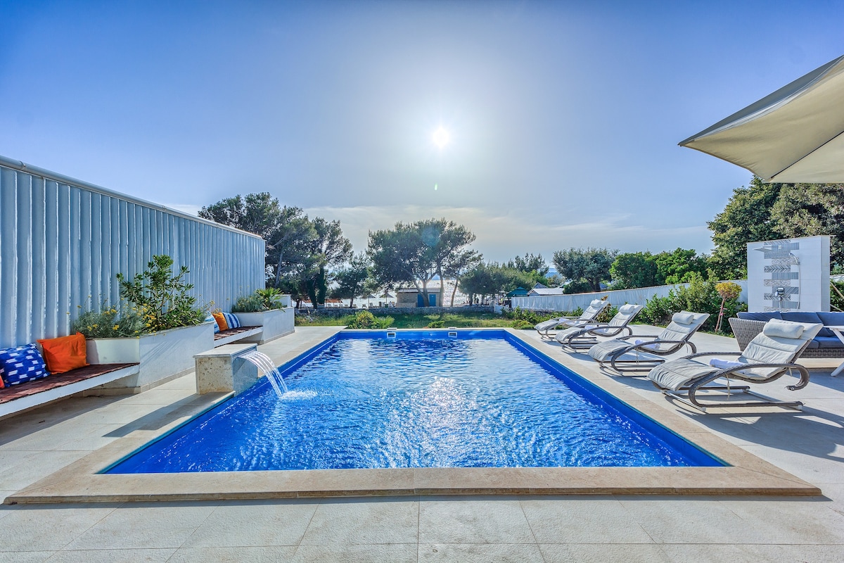 Villa Sunset Punat - for 12 guests, stunning views