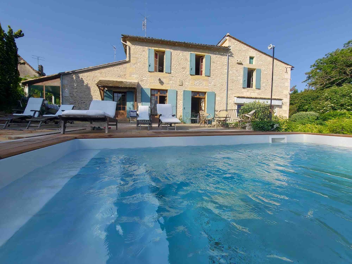 Maison au bord de la rivière,avec piscine