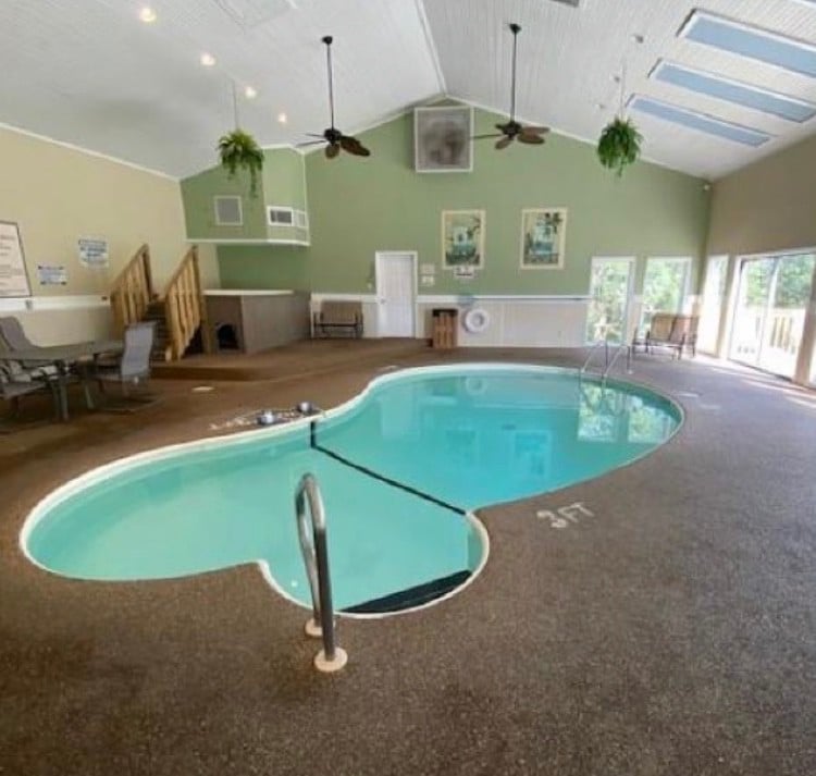 Indoor/ outdoor pool hot tub 2B2B waterfront condo