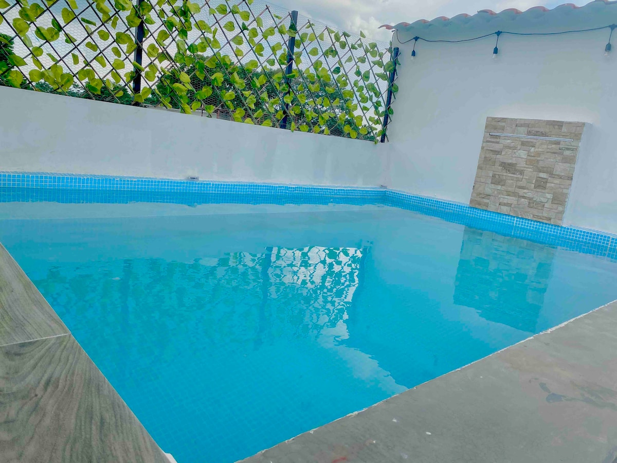 Villa Linda con piscina cerca del irtra