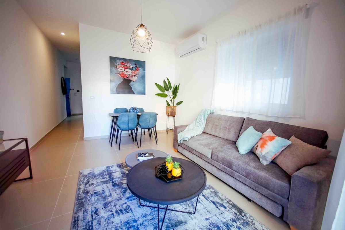 TLV | New Apt | 7 min walk from the sea | Mamad