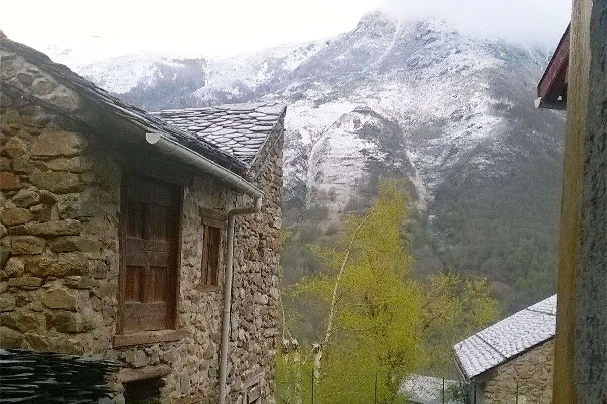 Chambre indépendante - village de montagne