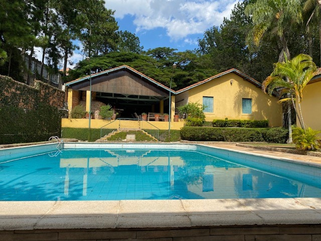 Casa em Sitio-piscina,beach tennis e mt vegetação