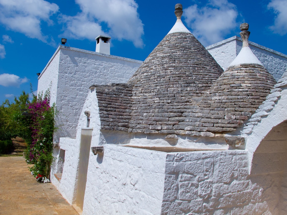 圆顶马赛利亚（ Masseria con trulli ）