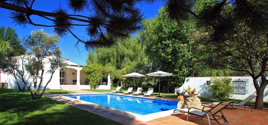朗达附近的洛斯奥利沃斯别墅（ Villa Los Olivos ）和私人泳池