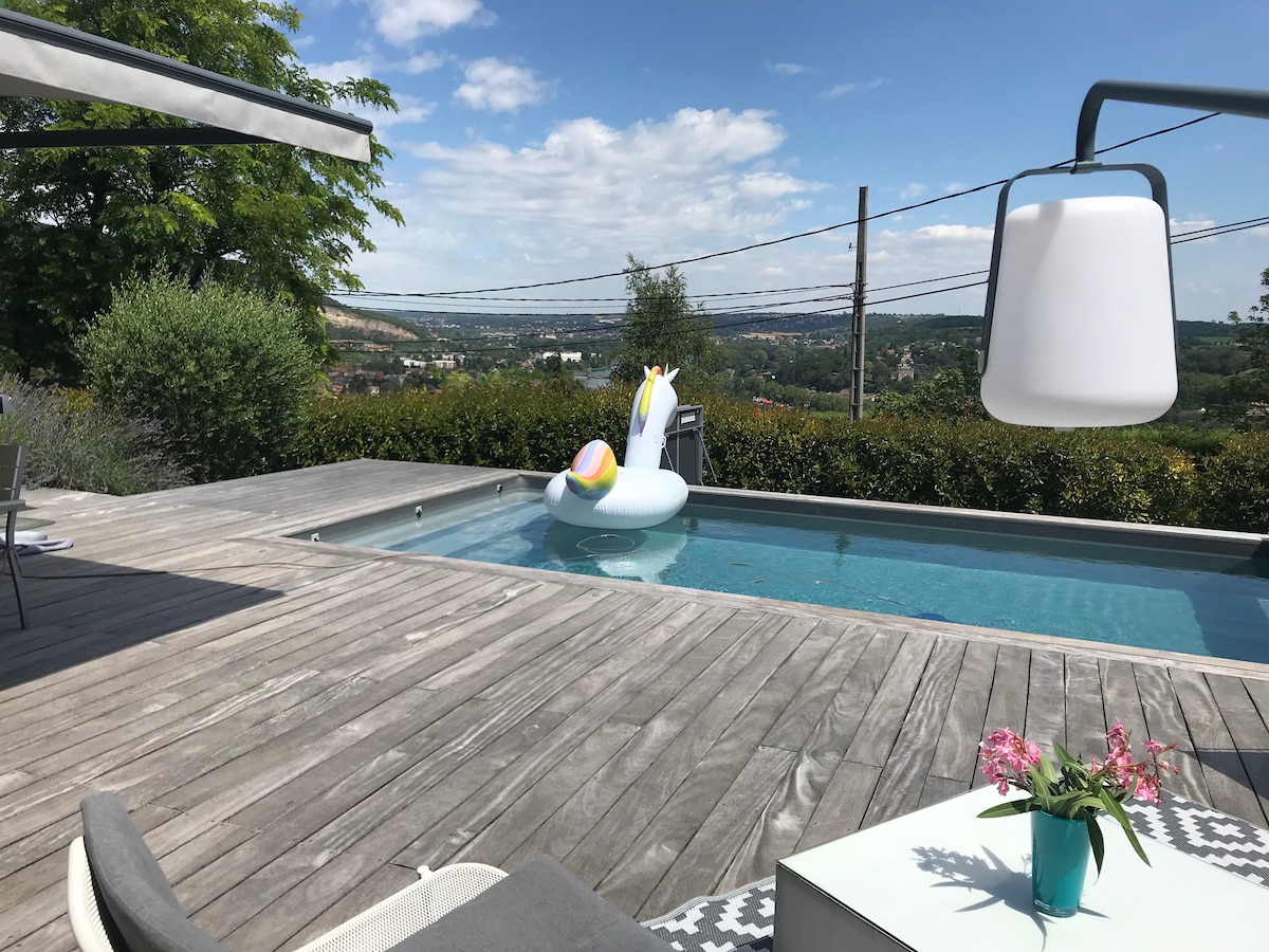 Villa avec piscine et vue imprenable