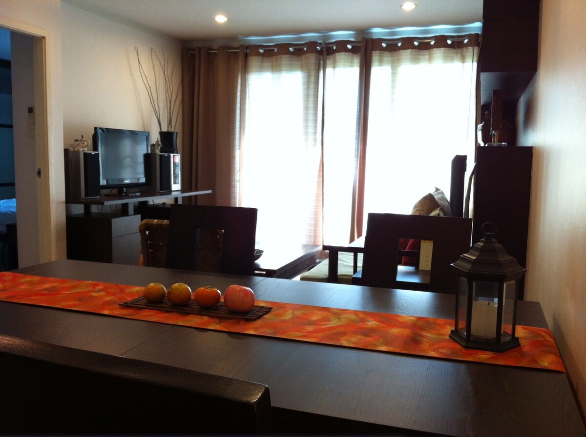 2卧室公寓，靠近沙吞（ Sathon Silom ） ，免费无线网络