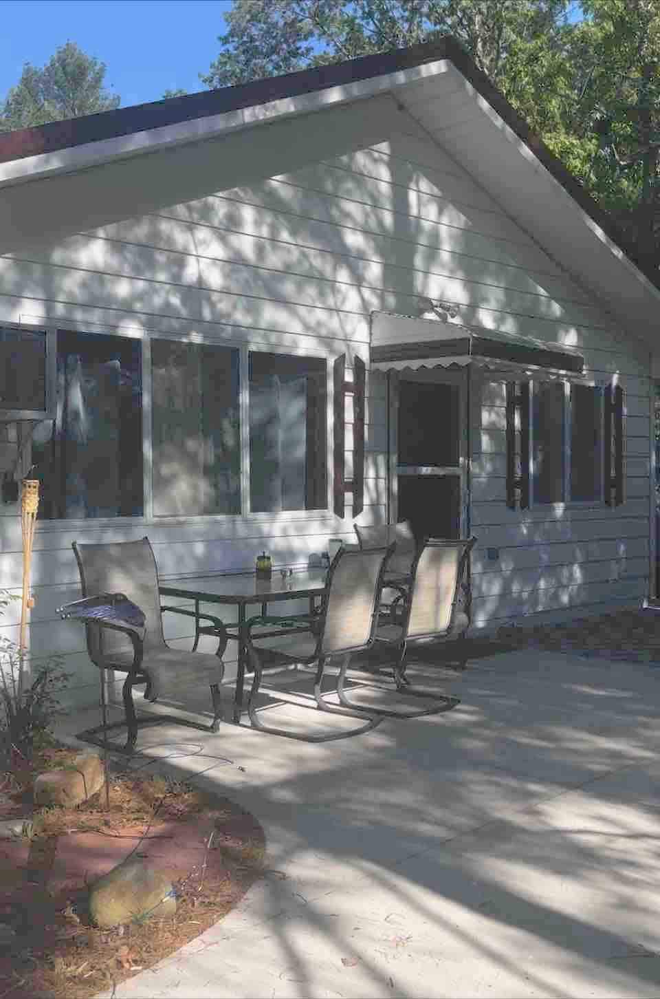 Robin's Nest Retreat cottage - lake view & access