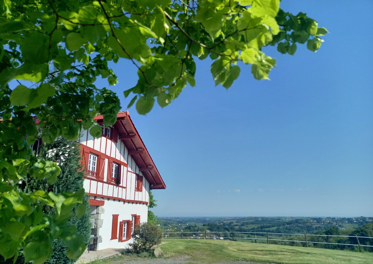 Grand Studio au 1er étage d'une ferme basque