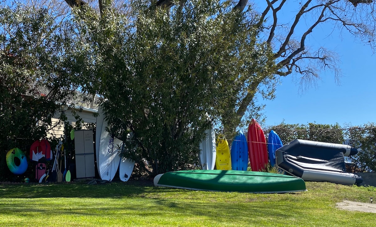 Gated Lakefront Cottage #4 w/ Fire Pit & Swim Dock