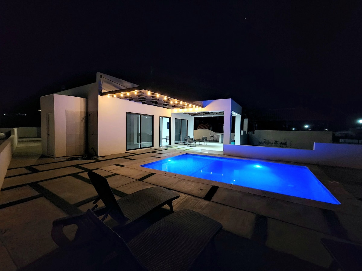 宽敞的房子……私人泳池