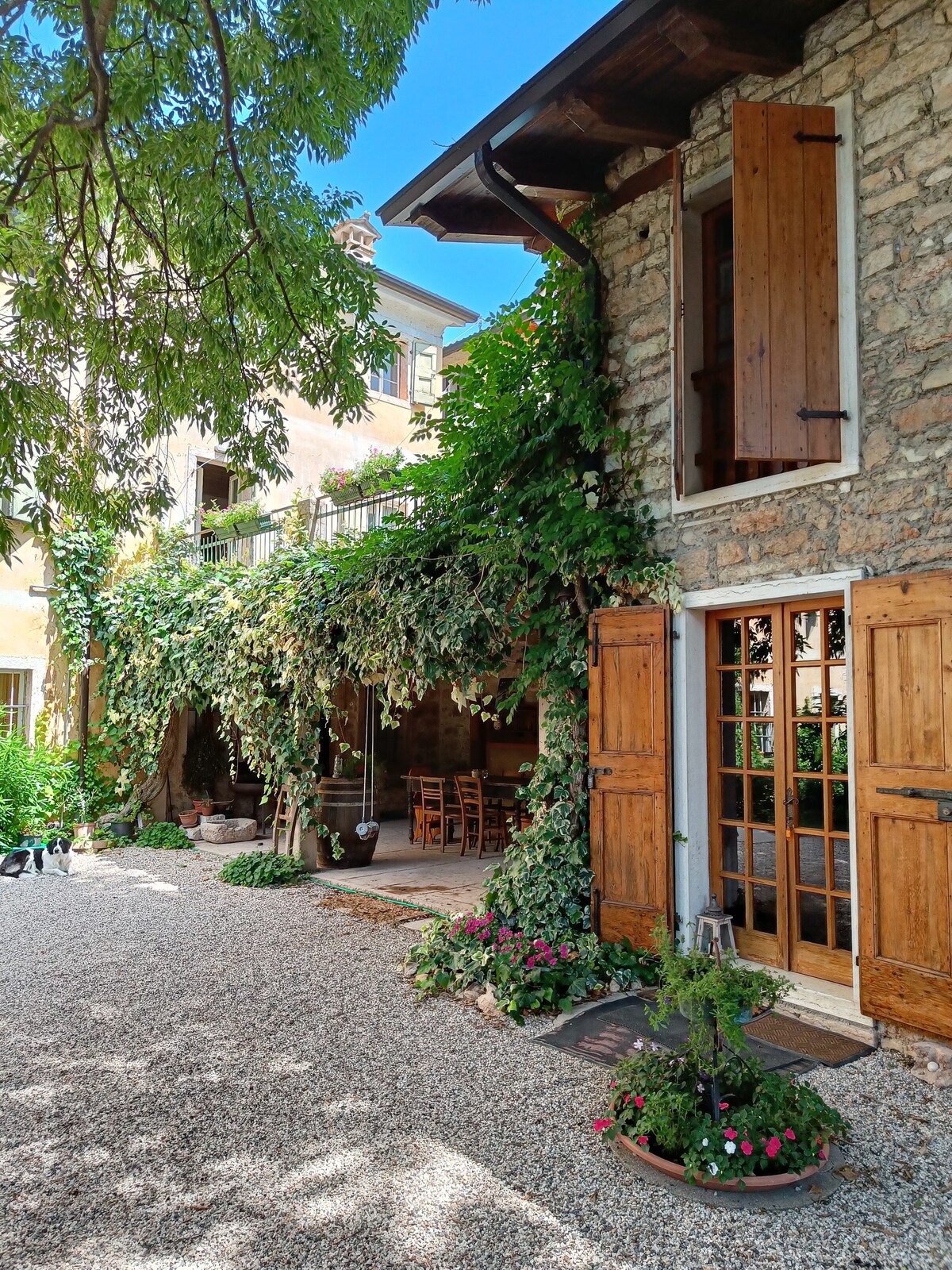 Le Preare, casa nel verde tra Baldo- Lago di Garda