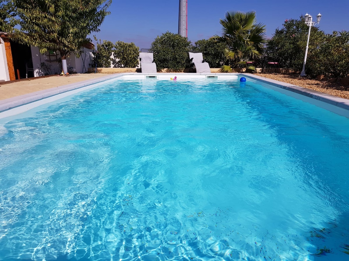 Chambre indépendante avec accès piscine