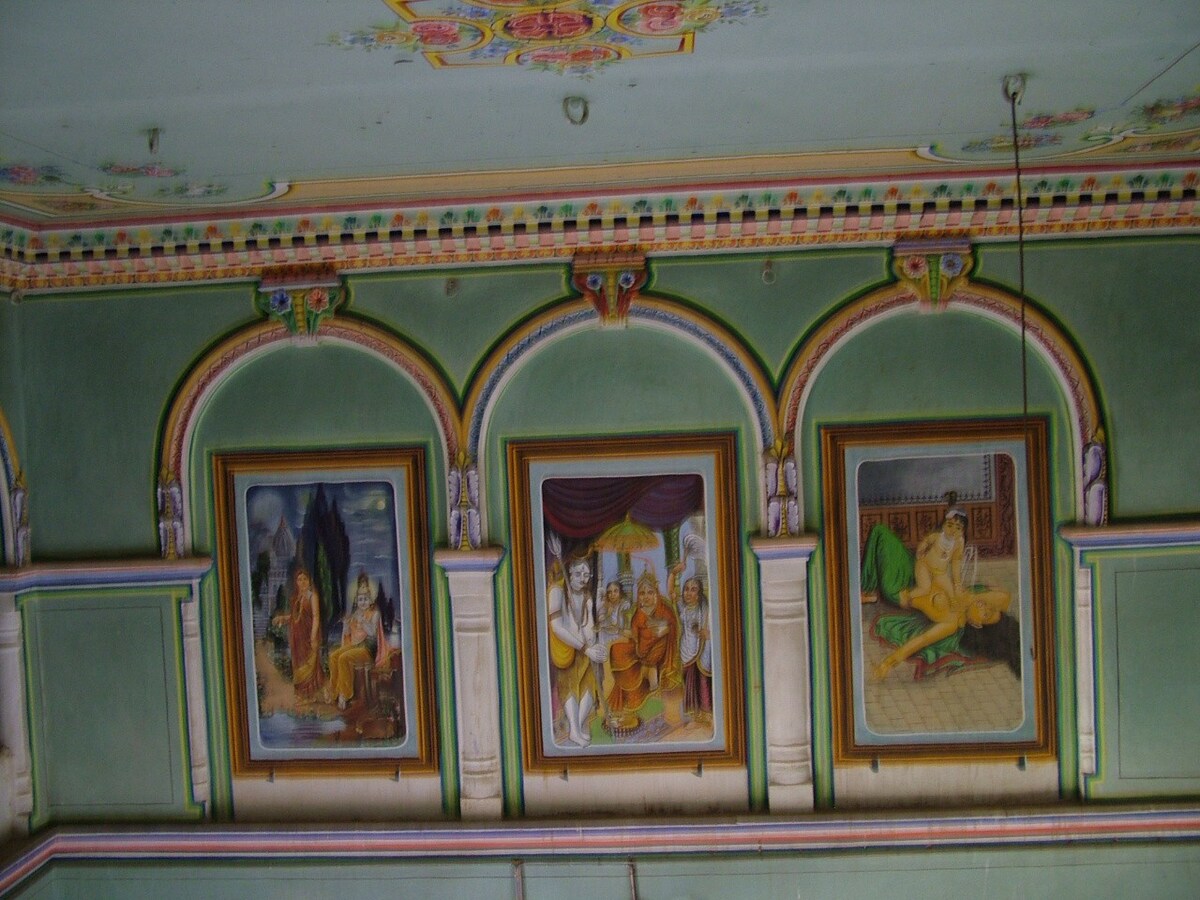 Parasrampuria Heritage Haveli (Luxury Room)