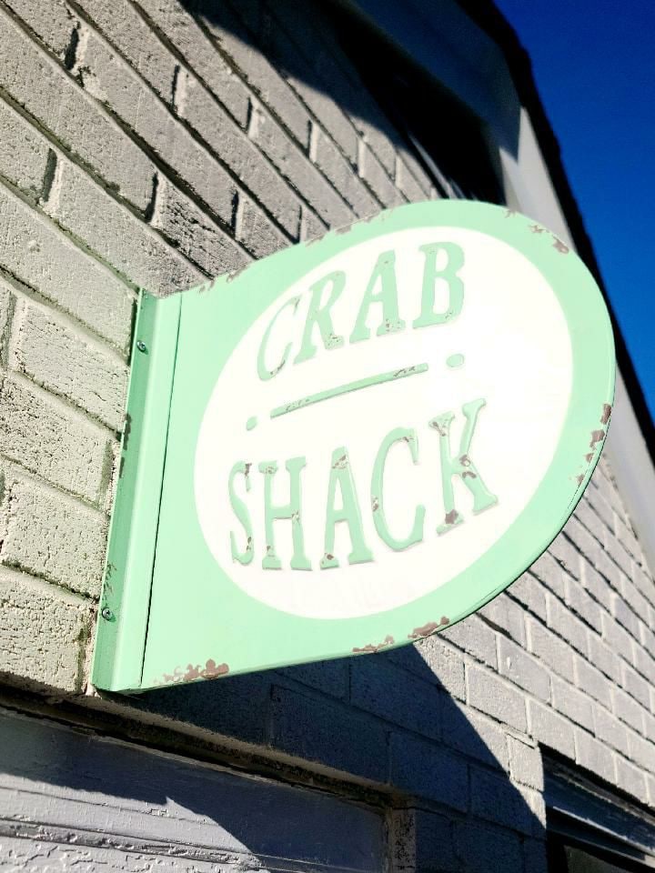 Crab Shack in Town walk to beach and restaurants