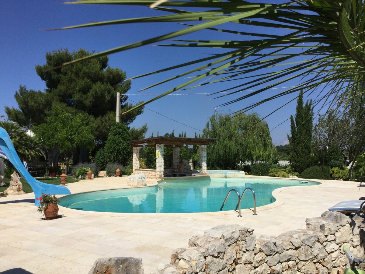 Beautiful Private Villa with large Pool & Gardens