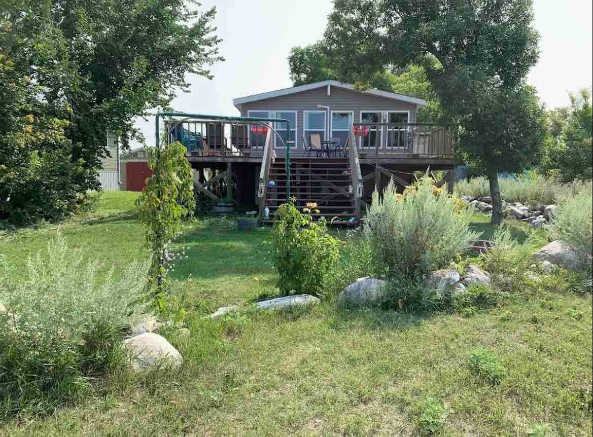 Cozy Lakefront Cottage
