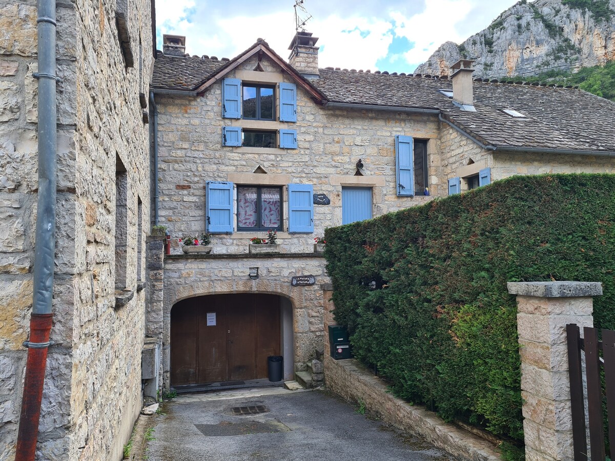 LA MAISON D ERAGON. SAINTE ENIMIE