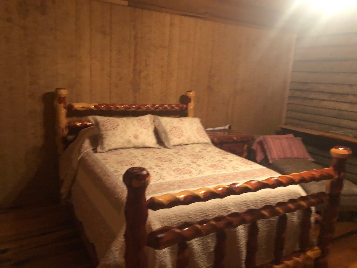 Beautiful Rustic Cabin in Lake Guntersville!