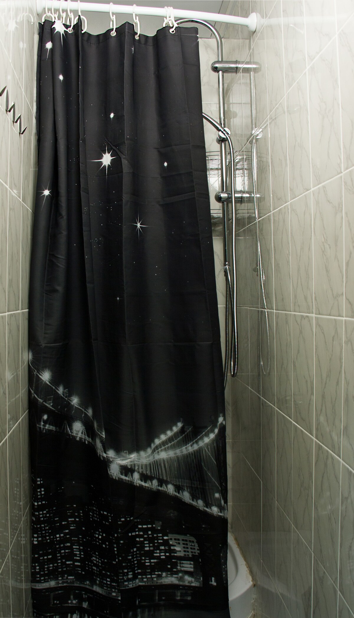 位于圣彼得堡市中心的舒适客房，有自己的外部淋浴间< 3