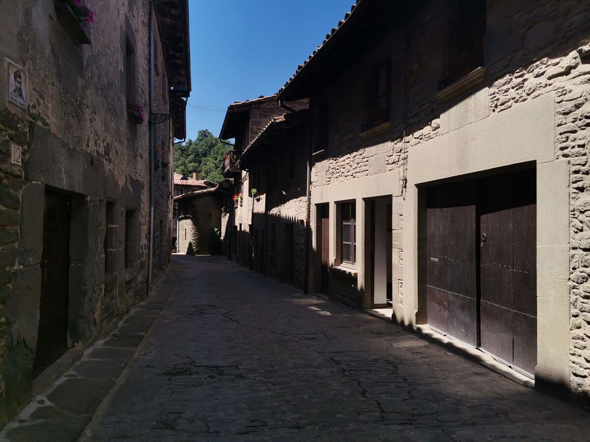 Casa acollidora de poble amb tot el que necessites