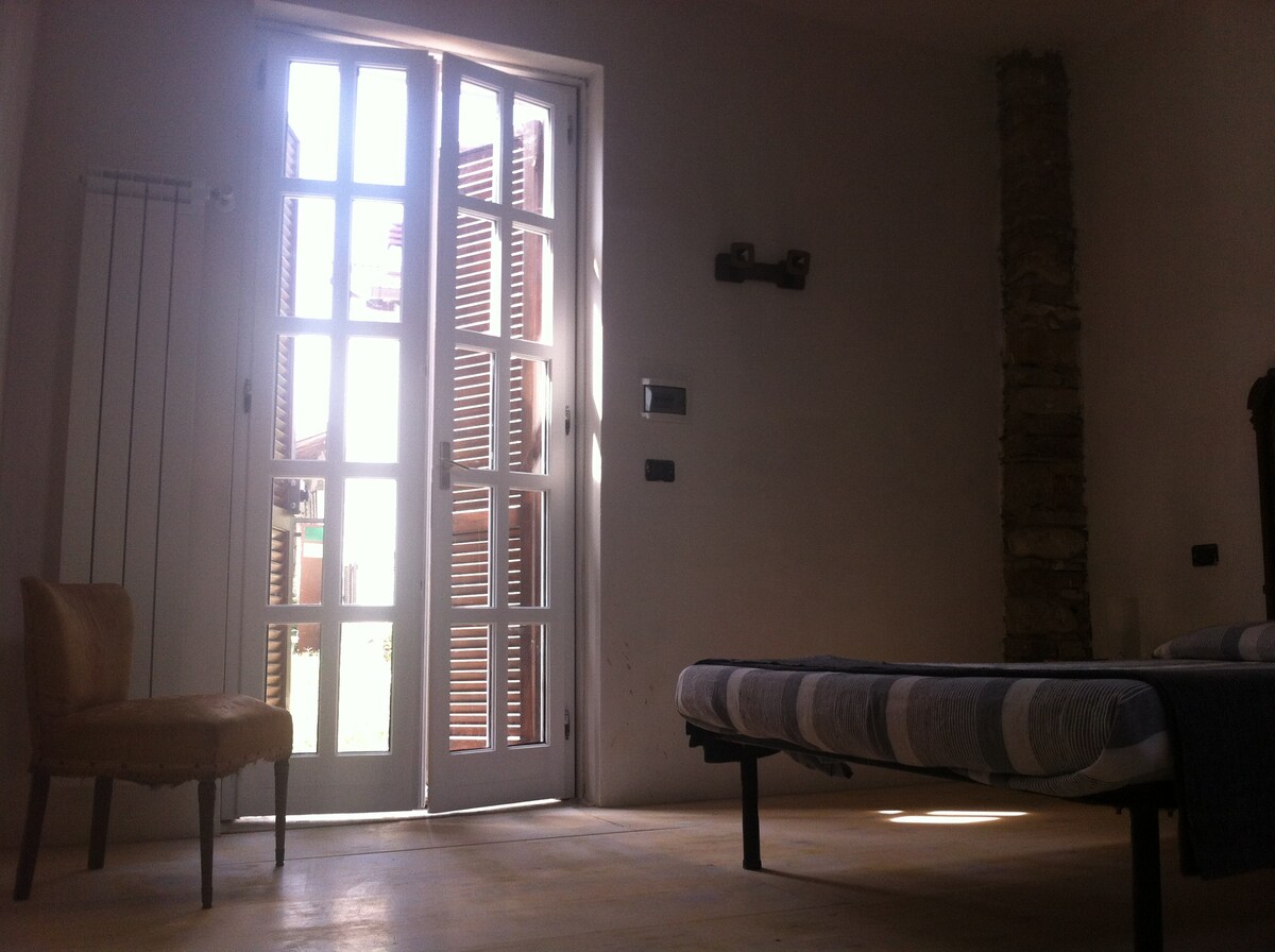 房间配有私人浴室，位于Tortonesi 2座山上