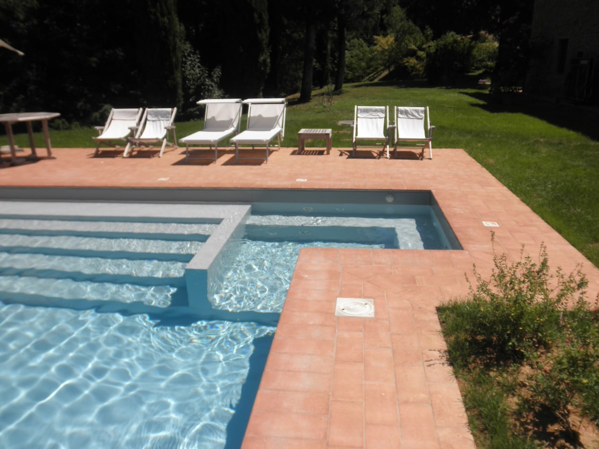 Salceta a Tuscany Country House私人泳池和烧烤