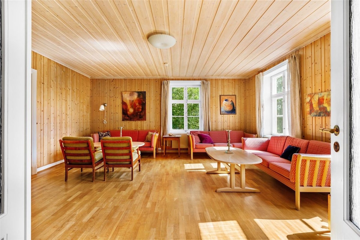 Hurdal Gjestegård -浪漫大楼温馨舒适的房间