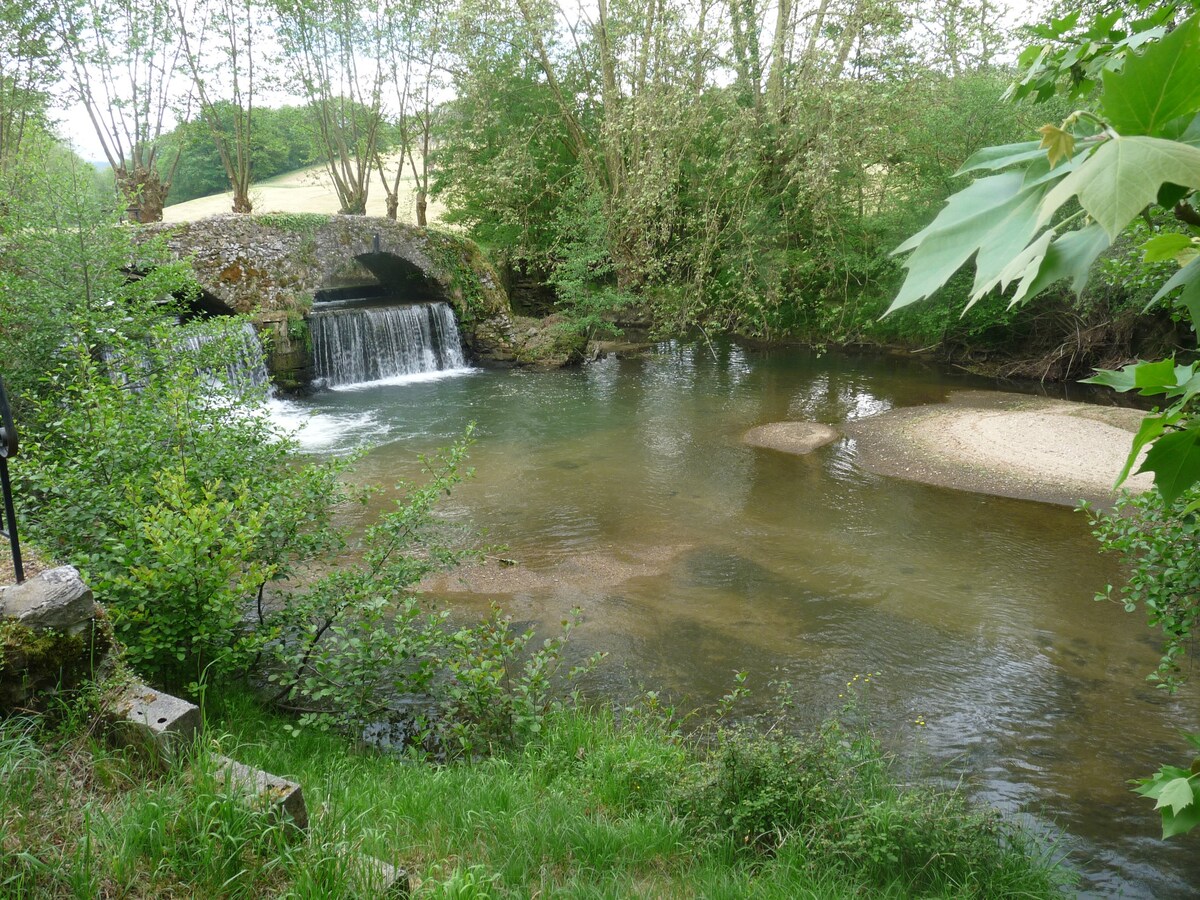 CHAMBRES D’HÔTES MOULIN DU 18ème SIECLE LA JOYEUSE