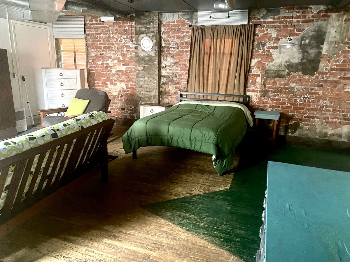 The Rustic Apartment on Main