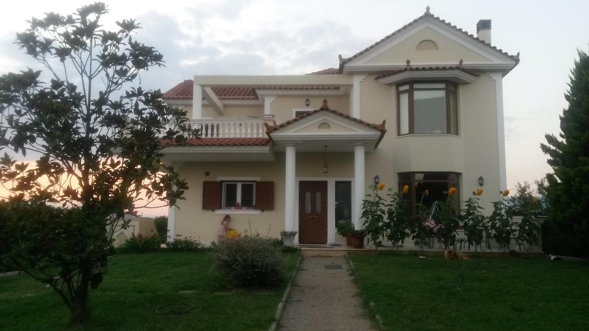 Charming villa with stunning views near Nafplio