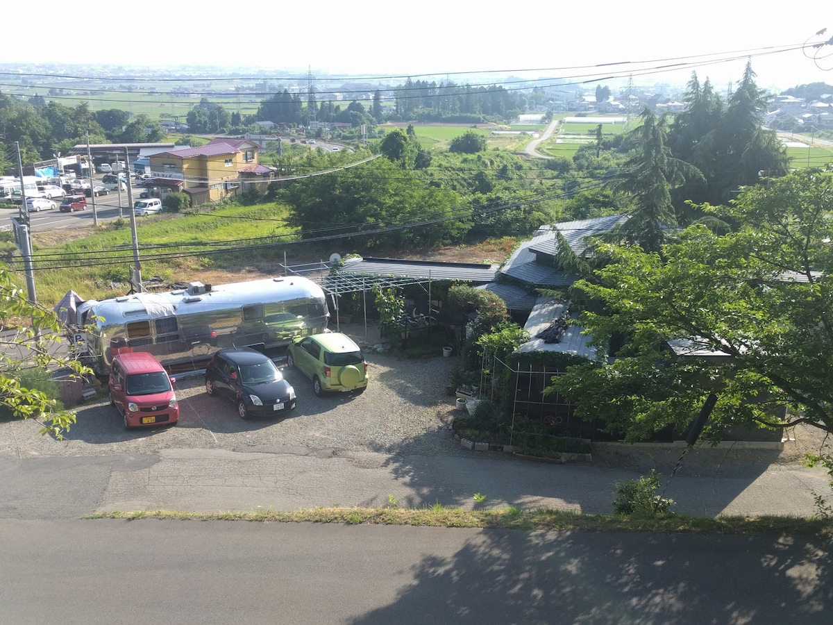 「咖啡黑洞」宿舍，可轻松前往旅游景点